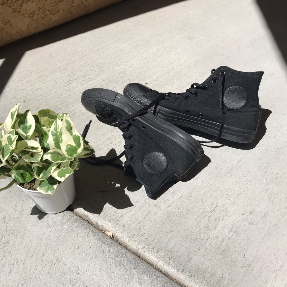 ALL BLACK HIGH TOP CONVERSE
